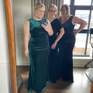 Revelry Cleo Velvet Dress in Emerald size 12